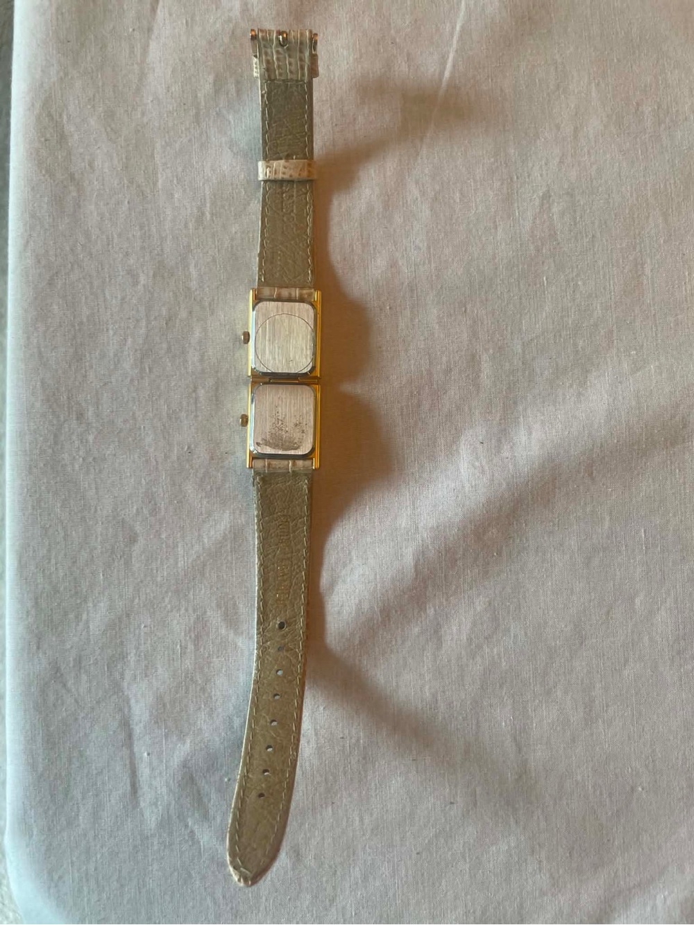 De Long Double Face Quartz Watch in Cream and Gold - Picture 4 of 7